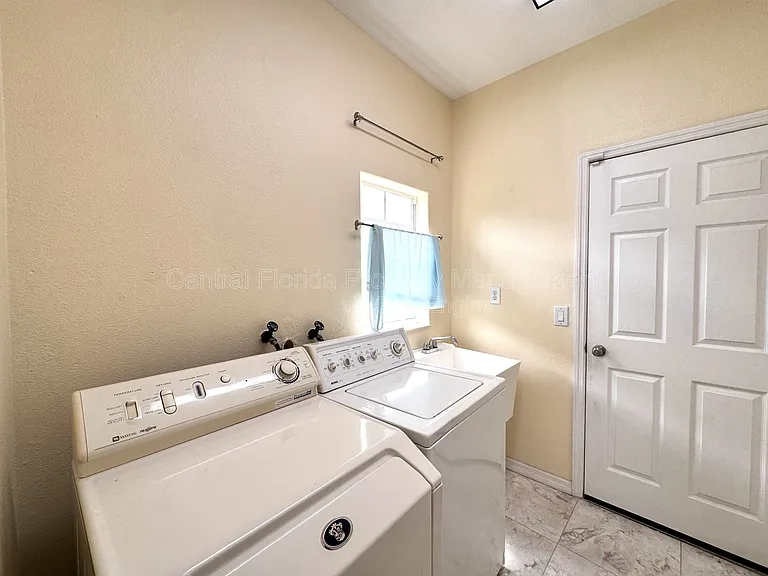 140 Moss Ln — Photo 21