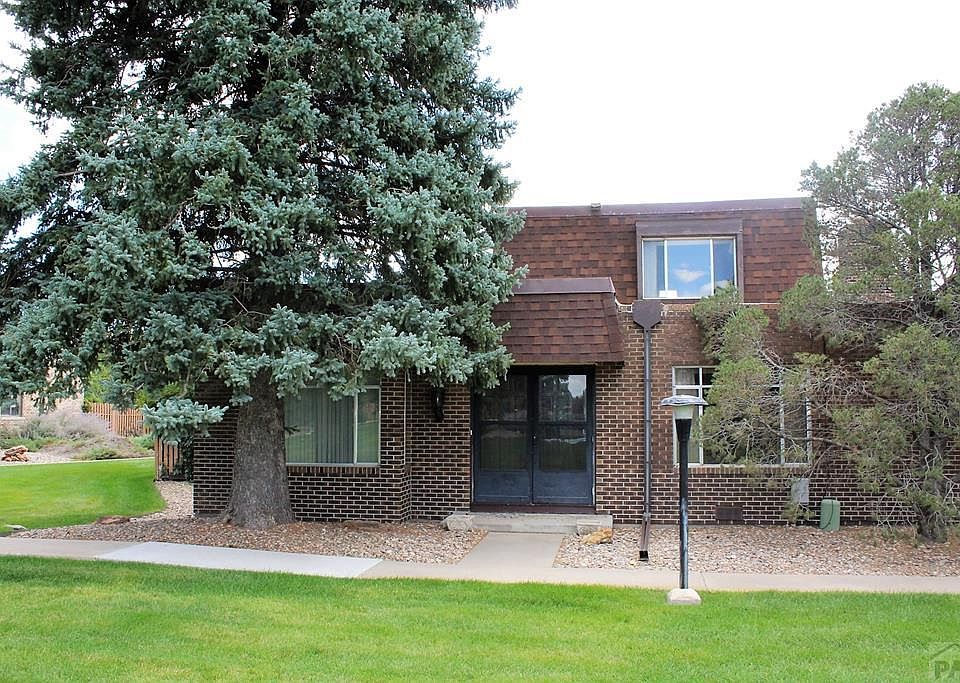 1st image of 8 Villa Dr