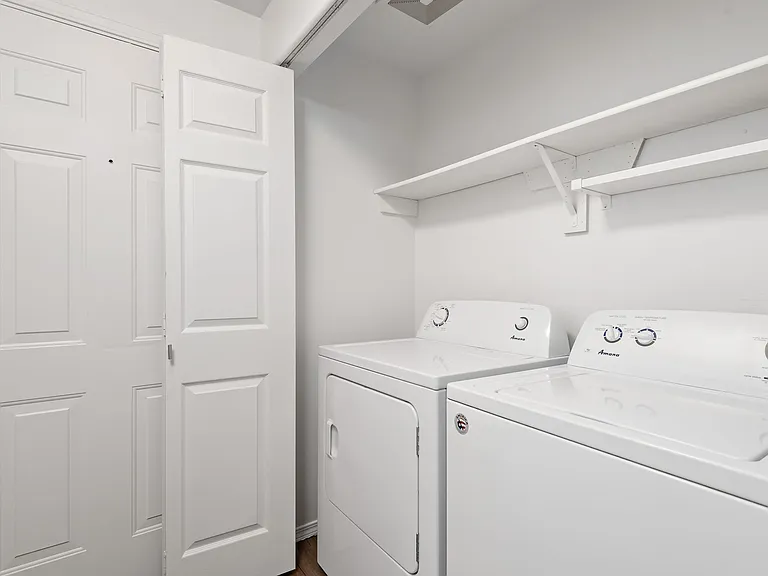 Windlass Apartments — Photo 5