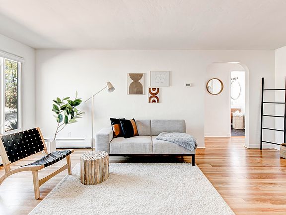 2nd image of 420 Fontana Pl NE
