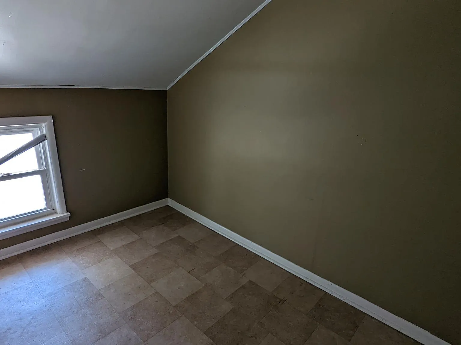 2 bed, 2387 sqft, $900 — Photo 3