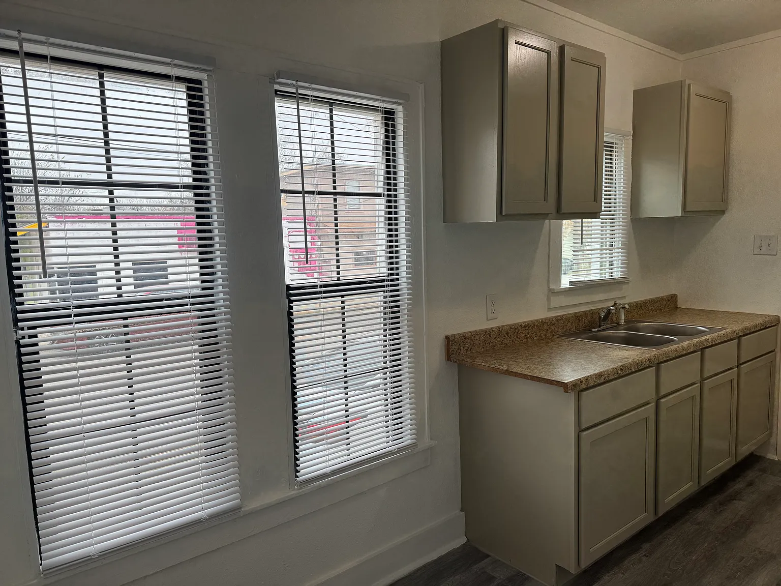 2202 Cincinnati Ave — Photo 4