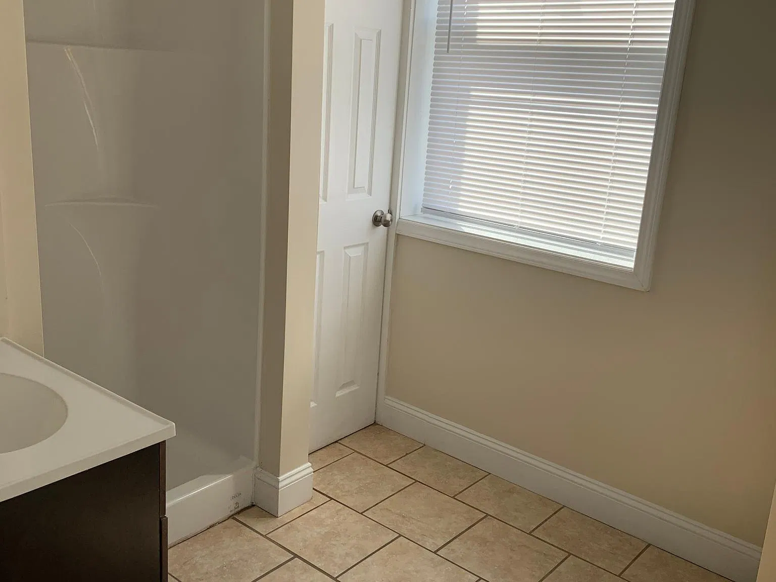 2 bed, 1000 sqft, $1,300 — Photo 4