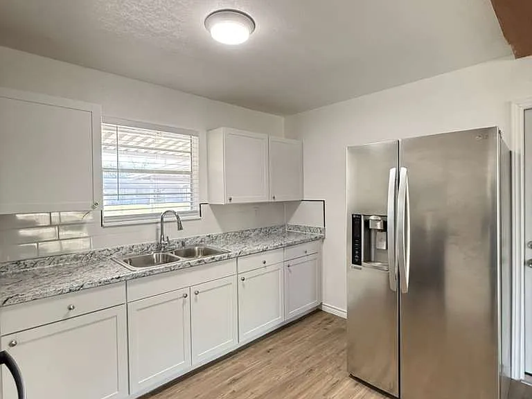 317 E Lindbergh Blvd — Photo 7