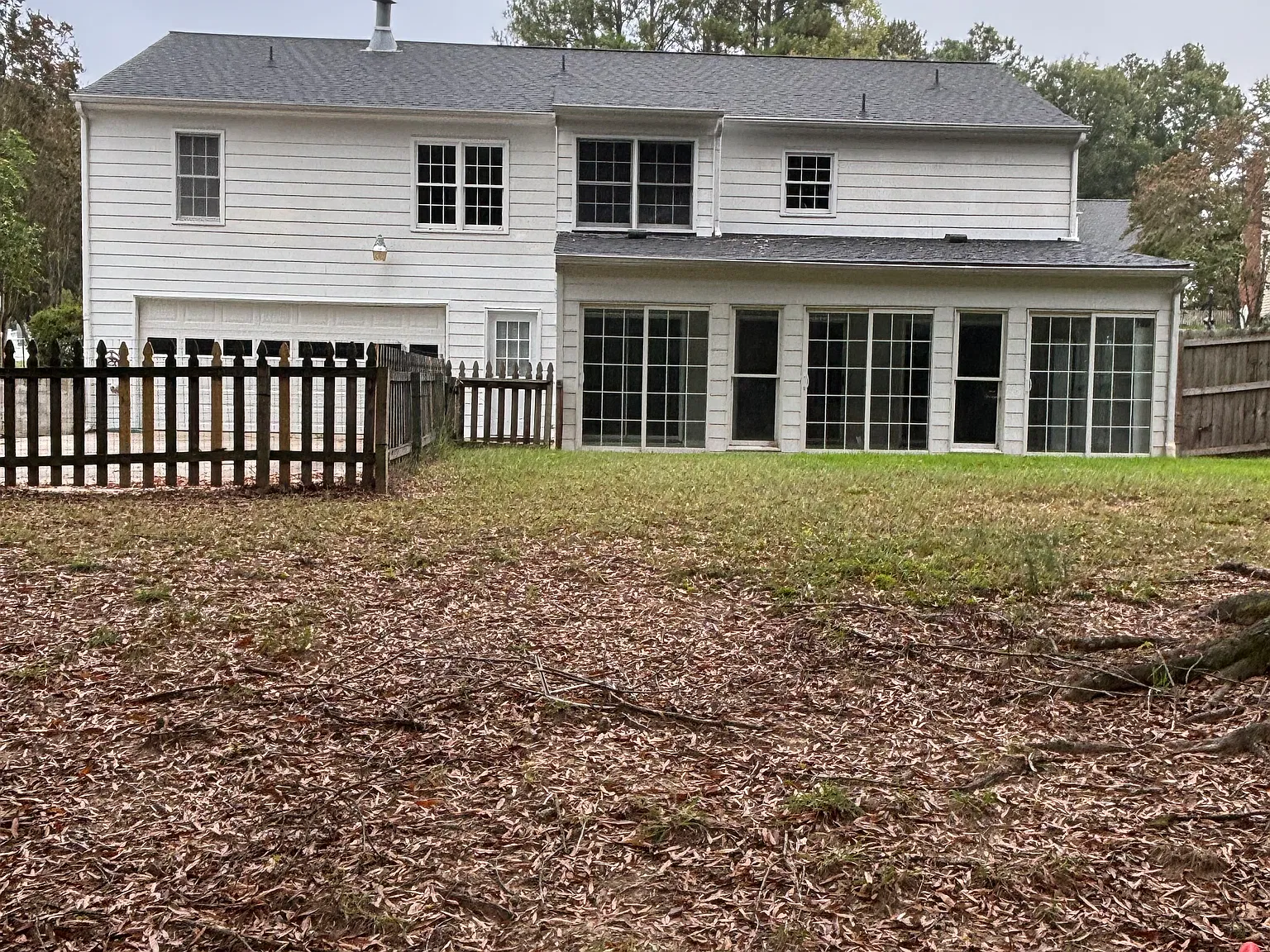 3 bed, 2.5 bath, 2200 sqft, $3,000 — Photo 2