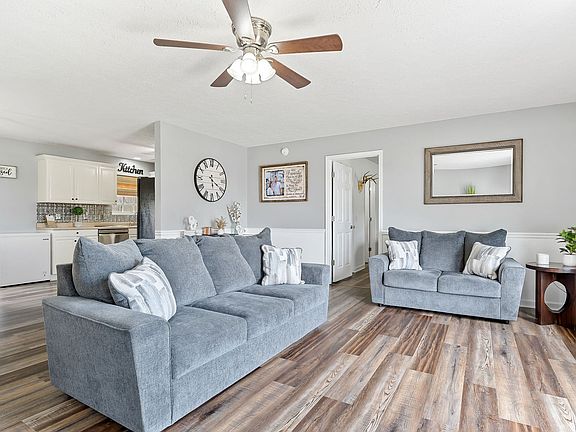 4th image of 249 Darlene Dr
