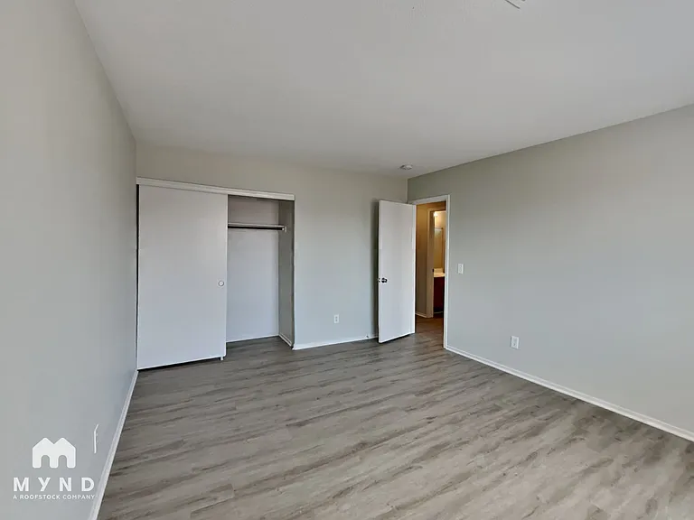6271 Stone Hollow Ave — Photo 25