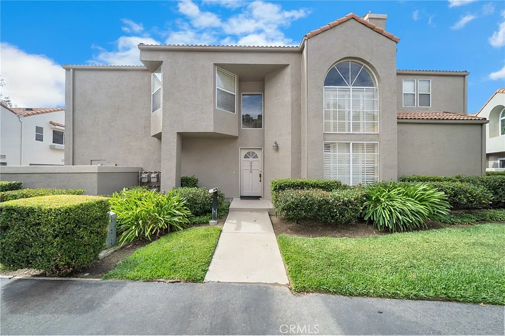 3 bed, 2.5 bath, 1655 sqft, $3,700 — Photo 1