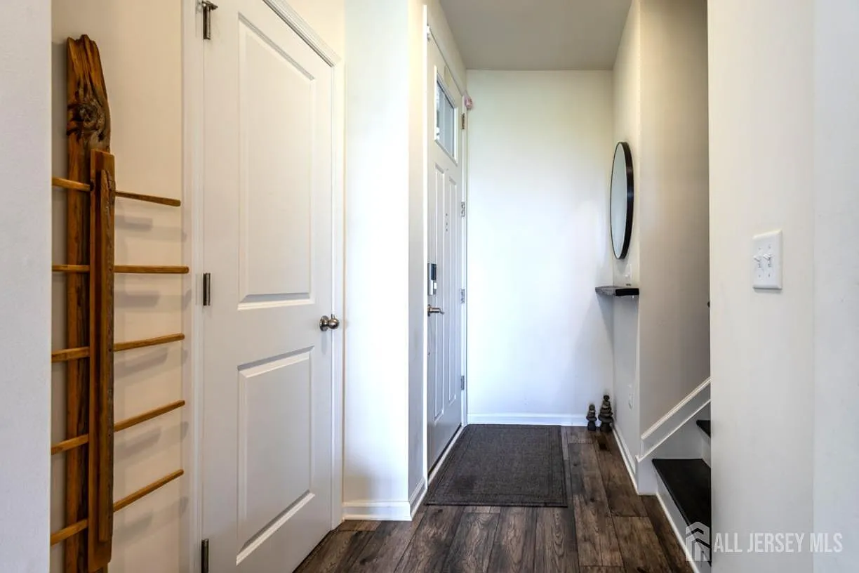 3 bed, 2.5 bath, 2436 sqft, $4,000 — Photo 3