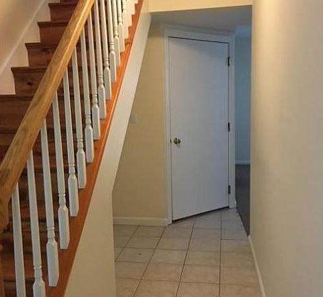 4th image of 34 Washington Pl E #B