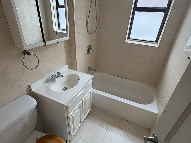 2-4 Berkeley Ave #2D — Photo 3