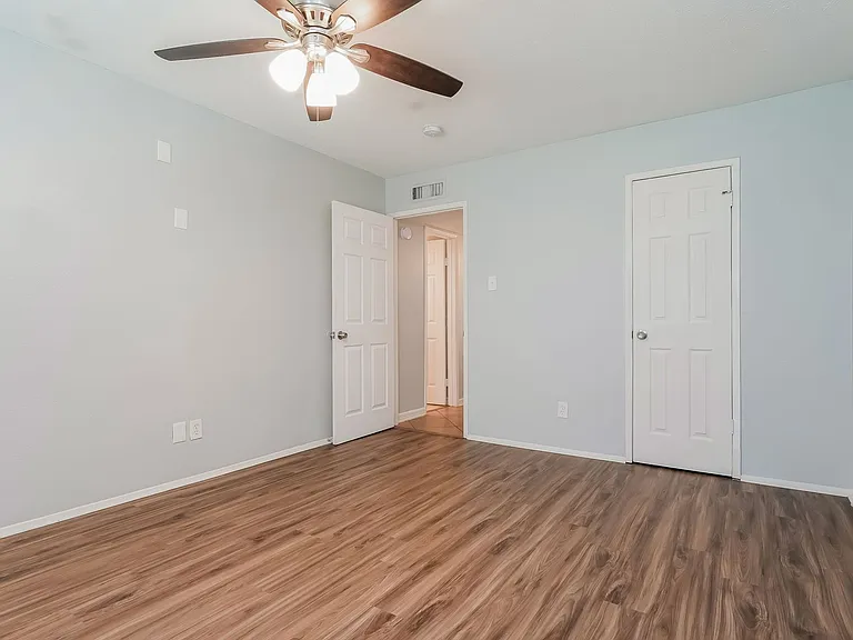 918 Clark Trl — Photo 10