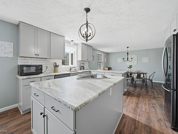 3rd image of 5670 Vantage Hill Ave NW