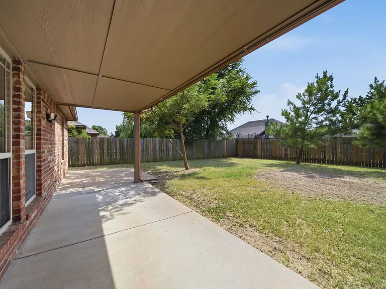 14738 Courtney Dr — Photo 20