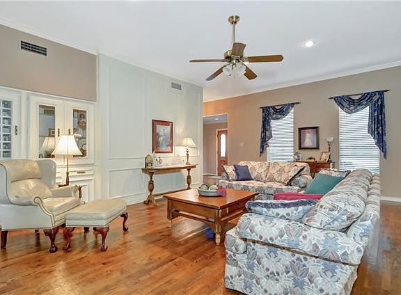 5th image of 3406 Woodbridge Dr