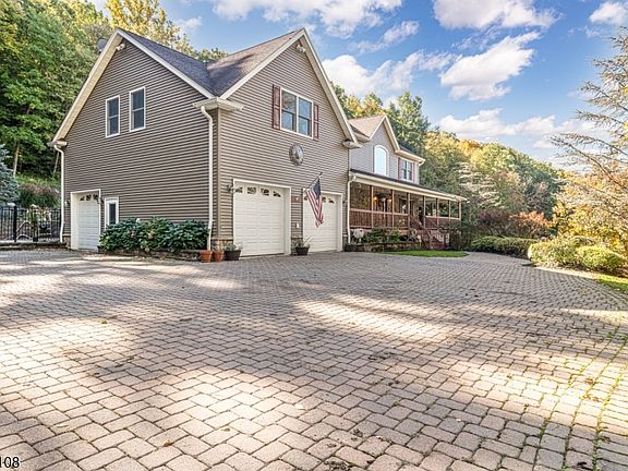 3rd image of 48 Sand Pond Rd