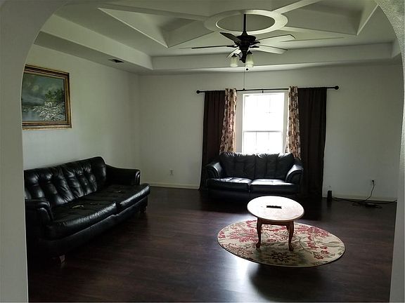 5th image of 8102 Marigold St