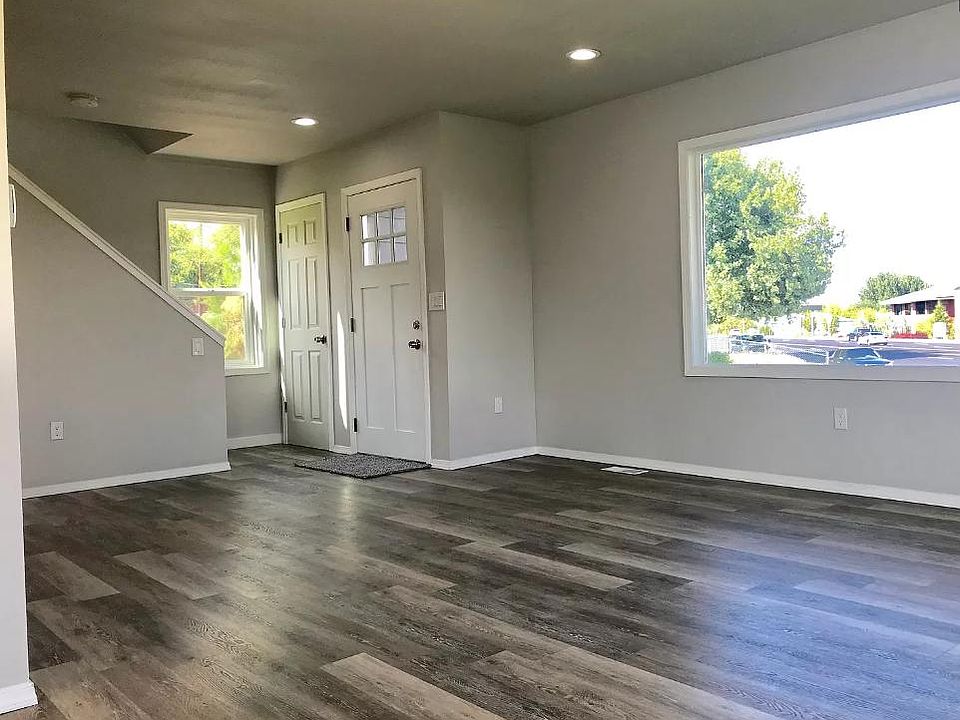 2nd image of 207 George Washington Way