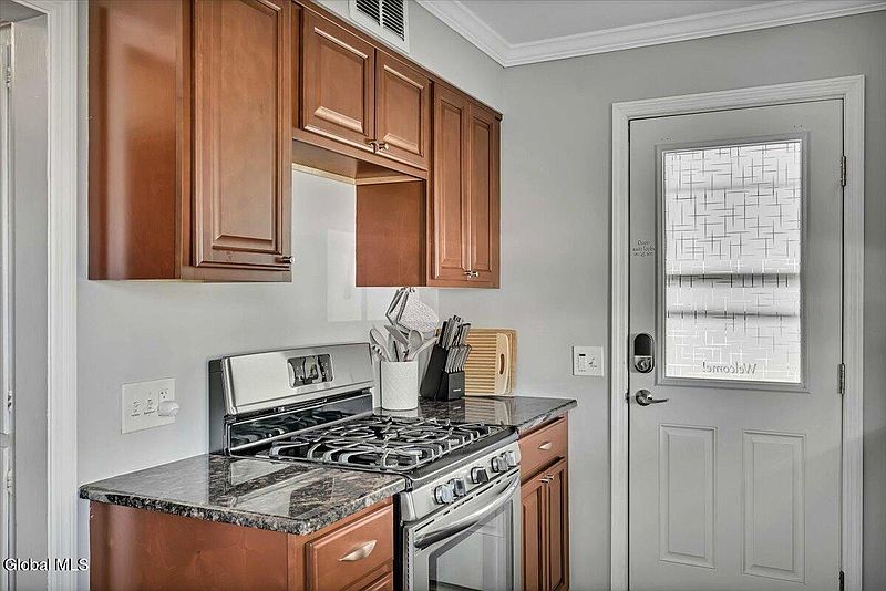 5th image of 37 Buell Street