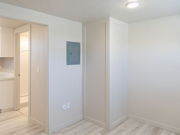 5th image of 425 SE 2nd St APT 2