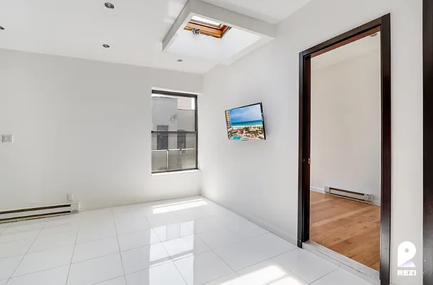 Rented by REZI | media 15