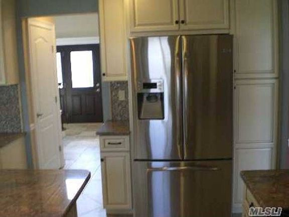 4th image of 195 Southwood Cir
