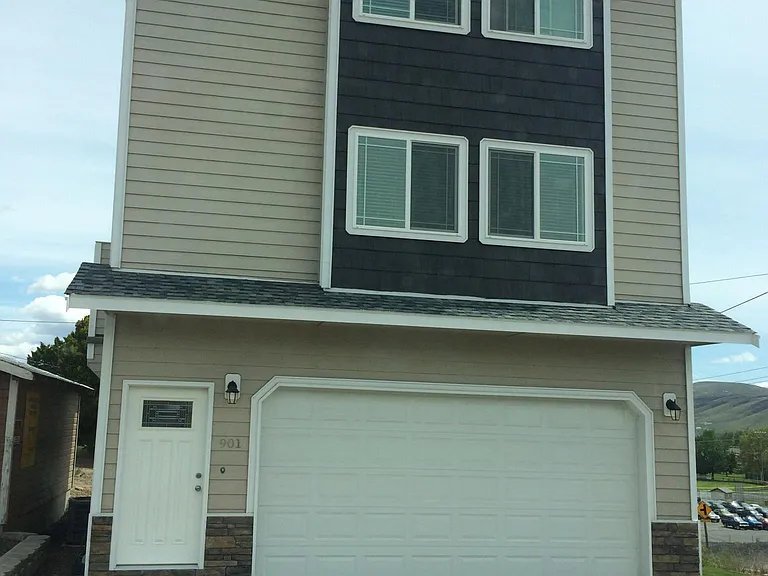 901 Bowers Dr — Photo 1