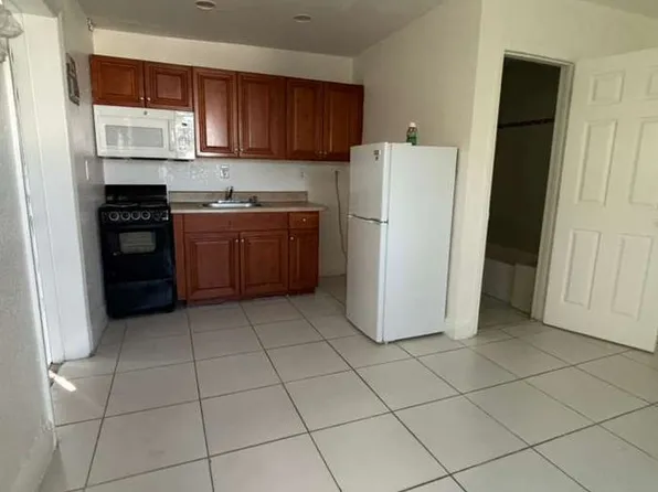 118 NE 1st Ave #H2, Hallandale, FL 33009