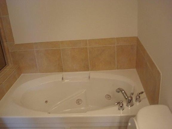 5th image of 908 Pine Forest Ln