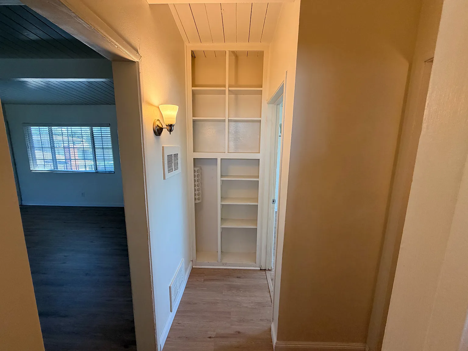 3 bed, 1005 sqft, $3,045 — Photo 4