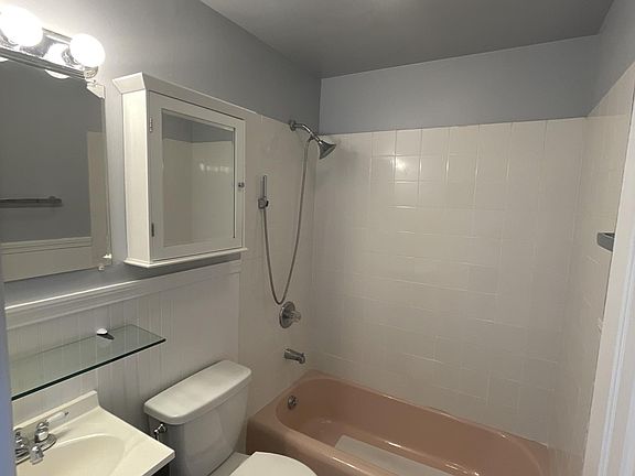 2nd image of 48 Jetland Pl #48