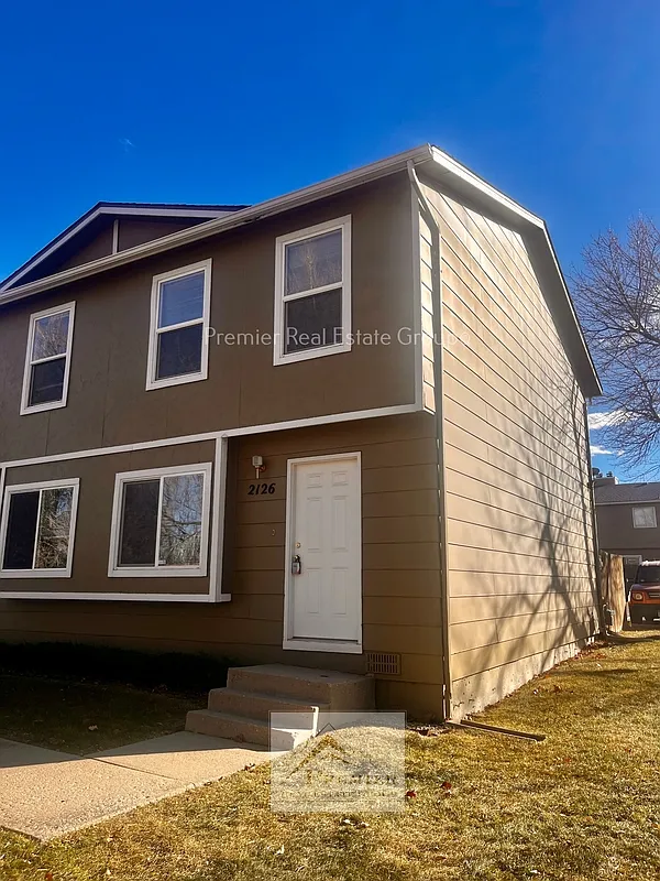 2 bed, 1.5 bath, 992 sqft, $1,400 — Photo 1