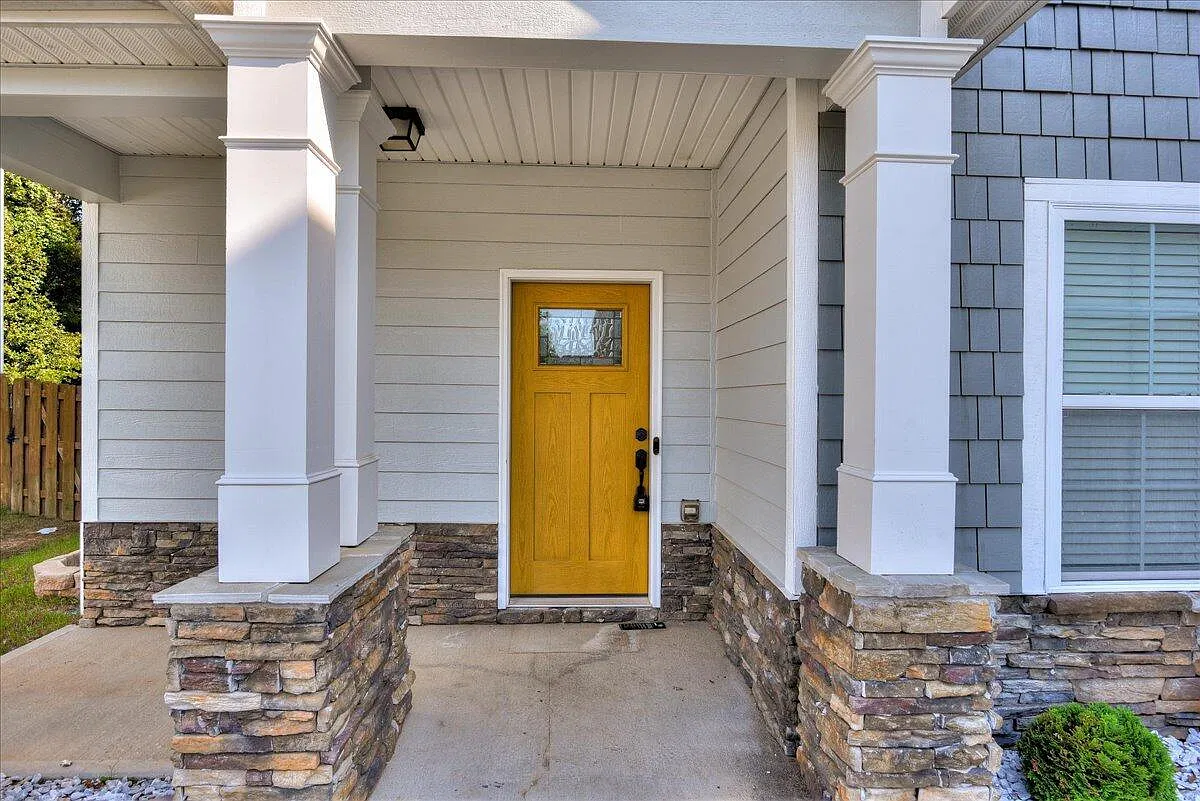 4 bed, 2.5 bath, 3177 sqft, $2,200 — Photo 3