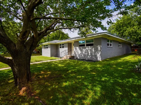 1301 Magnolia St, Gainesville, TX 76240