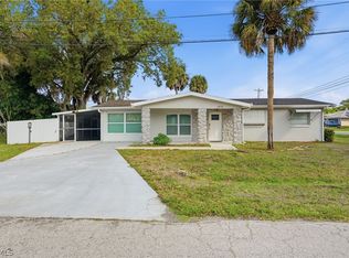 1870 Queen Ct, North Fort Myers, FL 33917