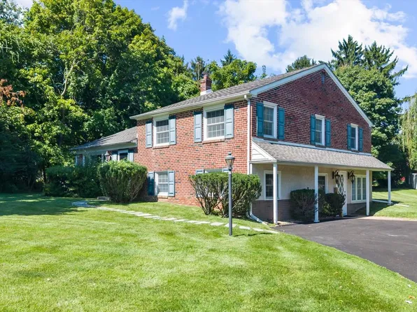 11 Anthony Wayne Dr, Wayne, PA 19087