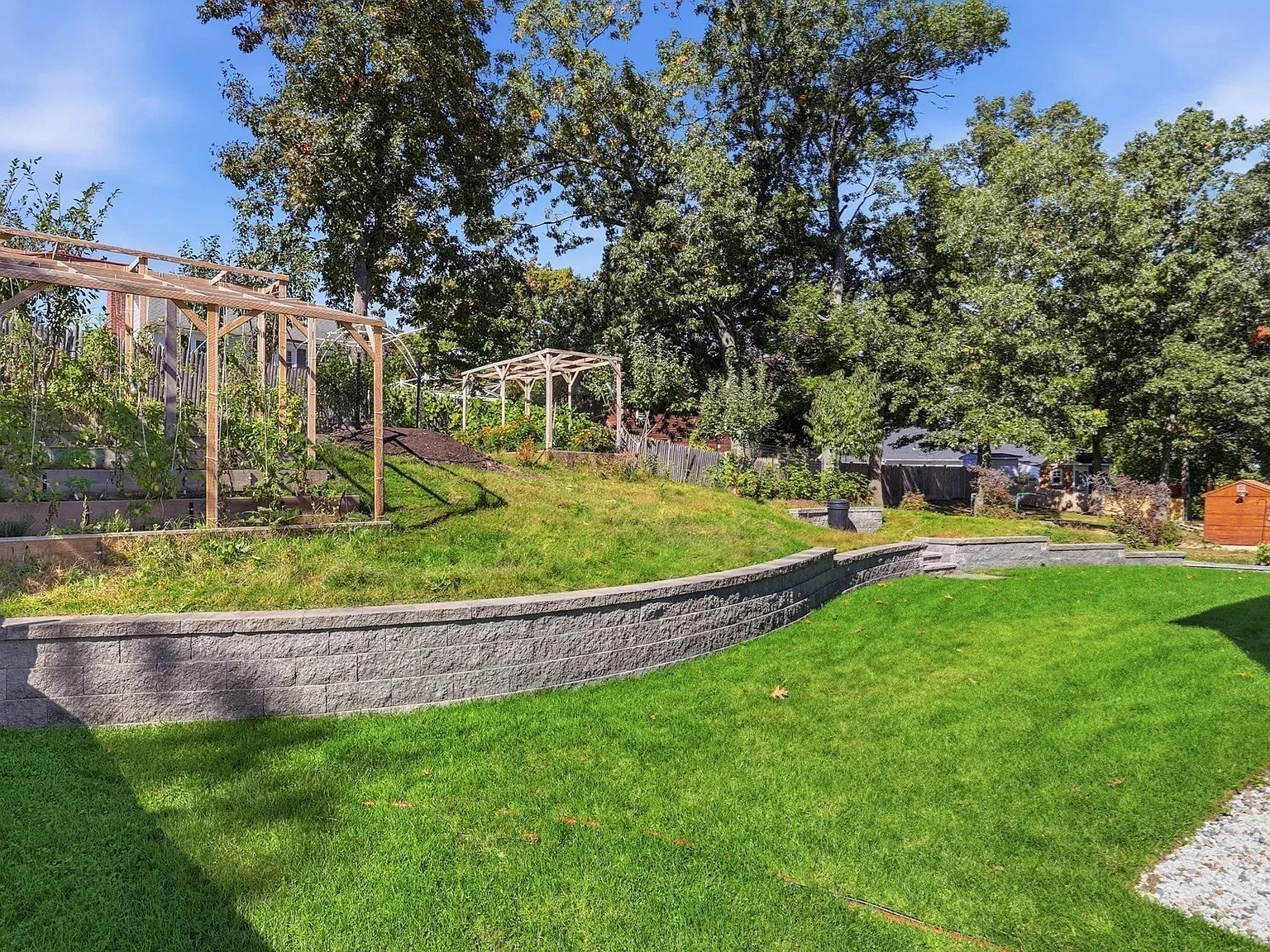 4 bed, 3.0 bath, 1942 sqft, $4,500 — Photo 4