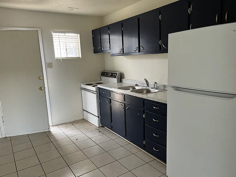 Renovated 2 Bedroom Patio Apts. in UNM South — Photo 48