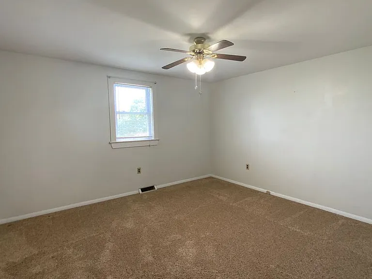 21 Roberts Rd — Photo 9