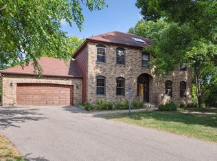 11801 Driftwood Rd, Eden Prairie, MN 55344