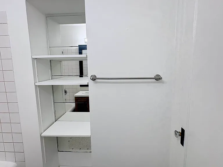 325 Summit Ave E #12 — Photo 16