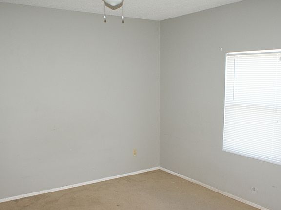 3rd image of 823 Carrigan Ave