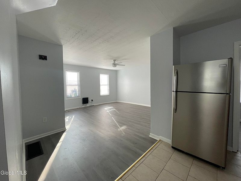3rd image of 845 Eastern Avenue