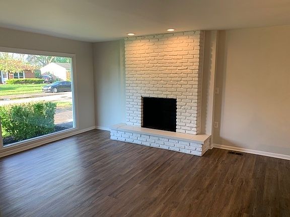 8214CrousoreLivingRoom1_05132021