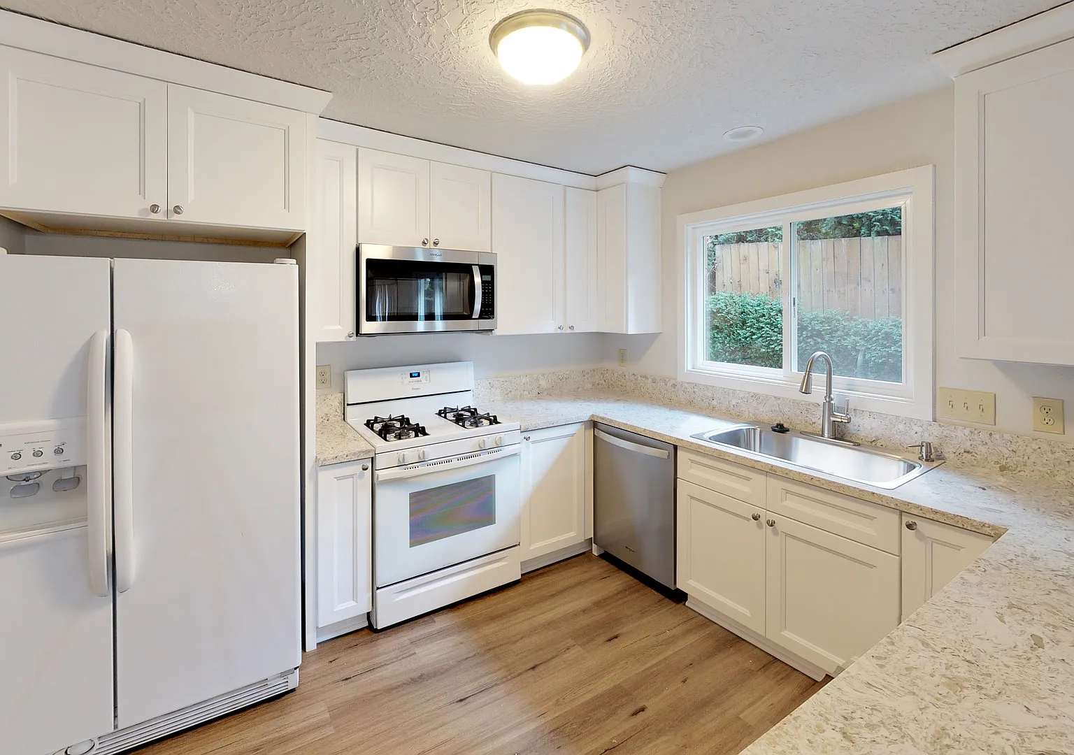 Lewis And Clark! No Deposit with RHINO! Small Pet Welcome w/Pet Rent! — Photo 1