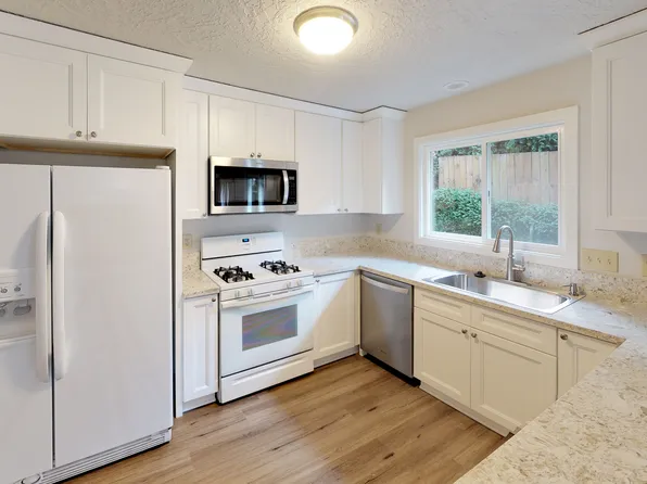 9818 SW 6th Ave, Portland, OR 97219
