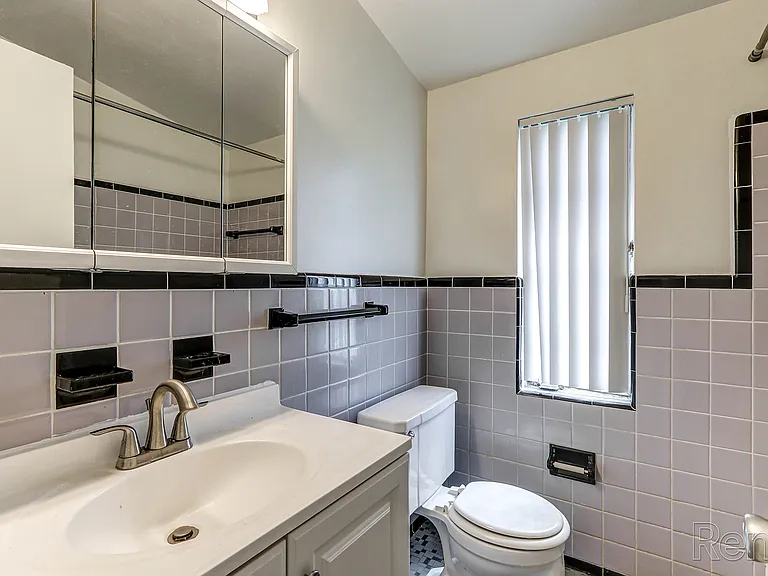 Elmsleigh Apartments — Photo 14