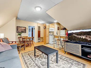 3rd image of 313 Grand St #3