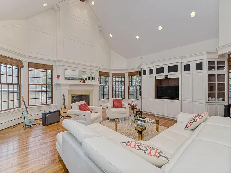 1499 Sheridan Rd — Photo 11