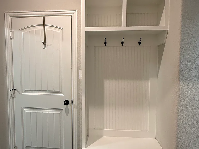 1717 Victoria Dr — Photo 32